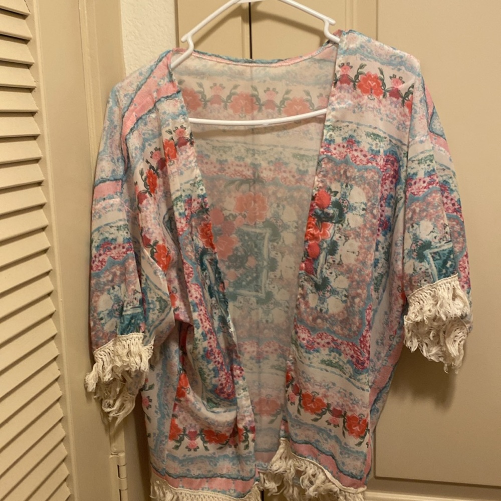 Beautiful blue, pink, and cream cover top! - Picture 5 of 5